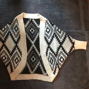 🕸Patterned Cardigan!